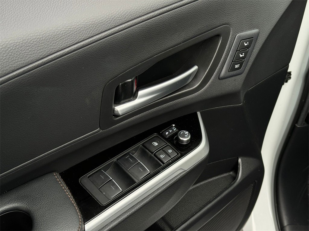Certified 2025 Toyota Sienna Platinum image 11
