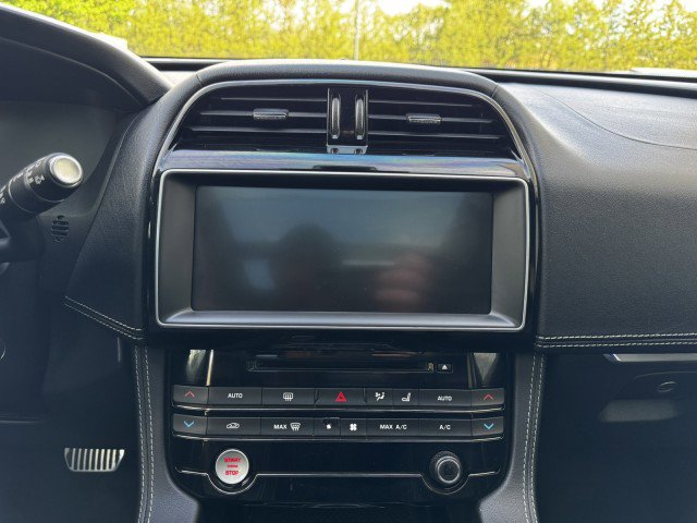 Used 2017 Jaguar F-PACE S image 21