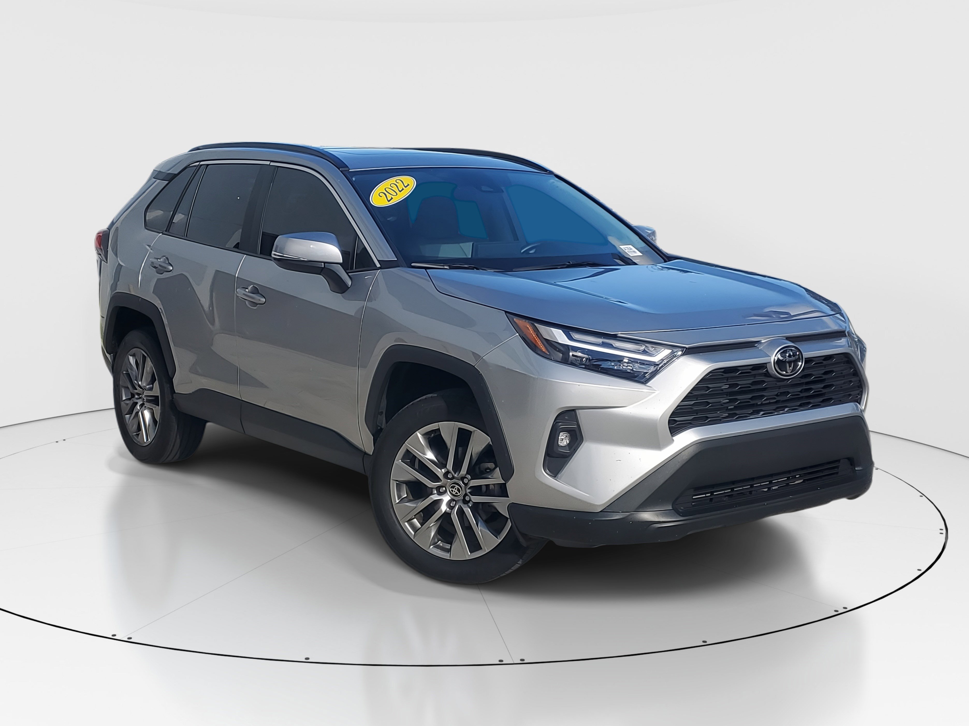 Used 2022 Toyota RAV4 XLE Premium image 2