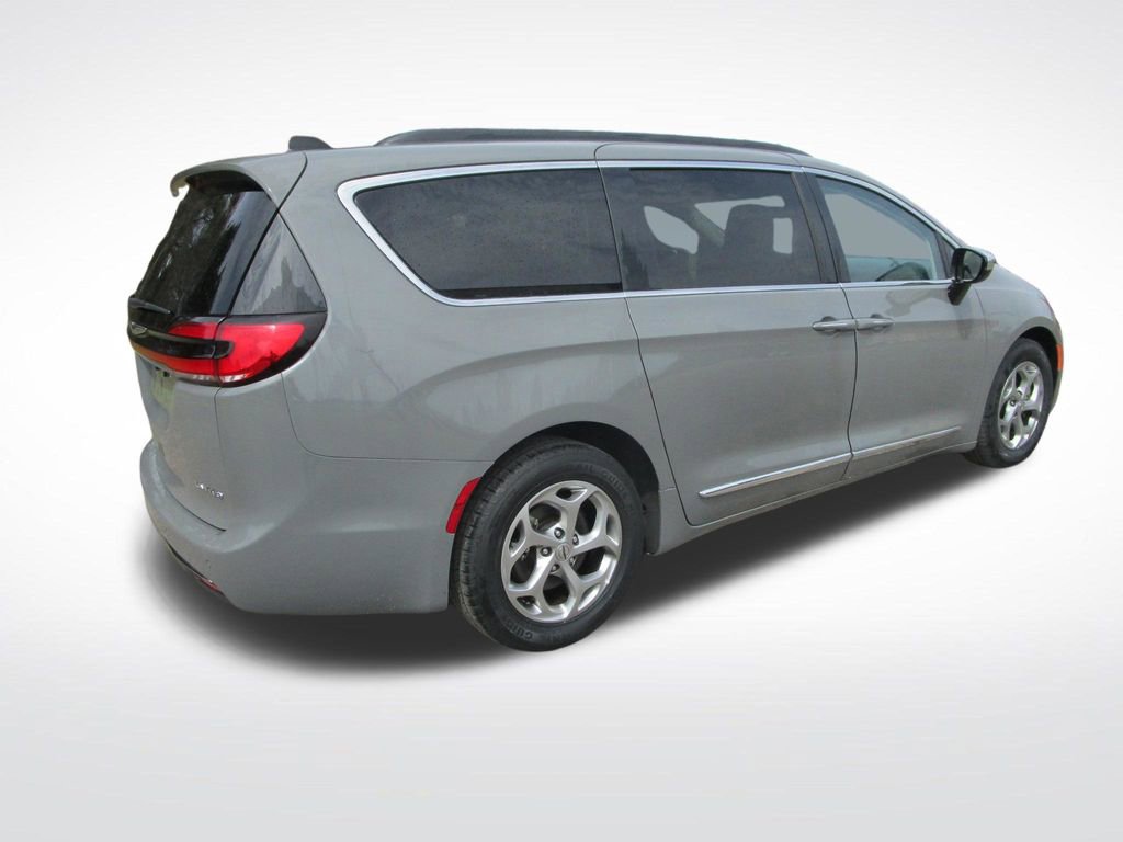 Used 2023 Chrysler Pacifica Limited FWD image 8