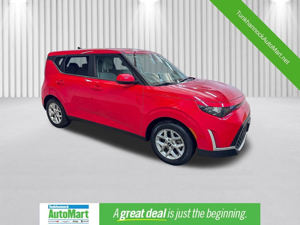 Used 2023 Kia Soul LX w/ LX Technology Package image 1