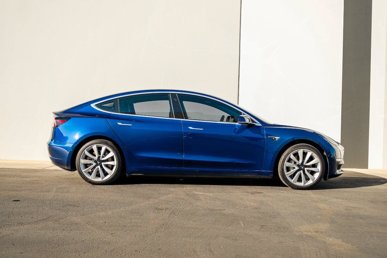 Used 2018 Tesla Model 3 Mid Range RWD image 8