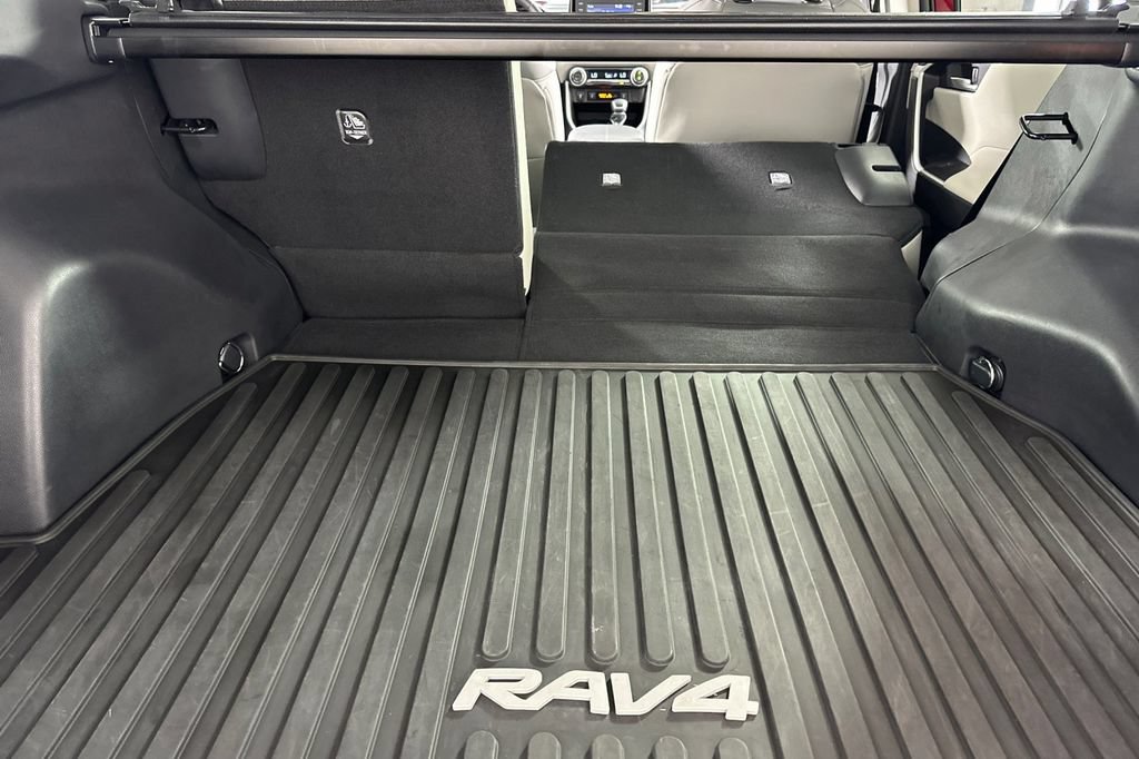 Used 2021 Toyota RAV4 XLE Premium AWD/4WD image 19