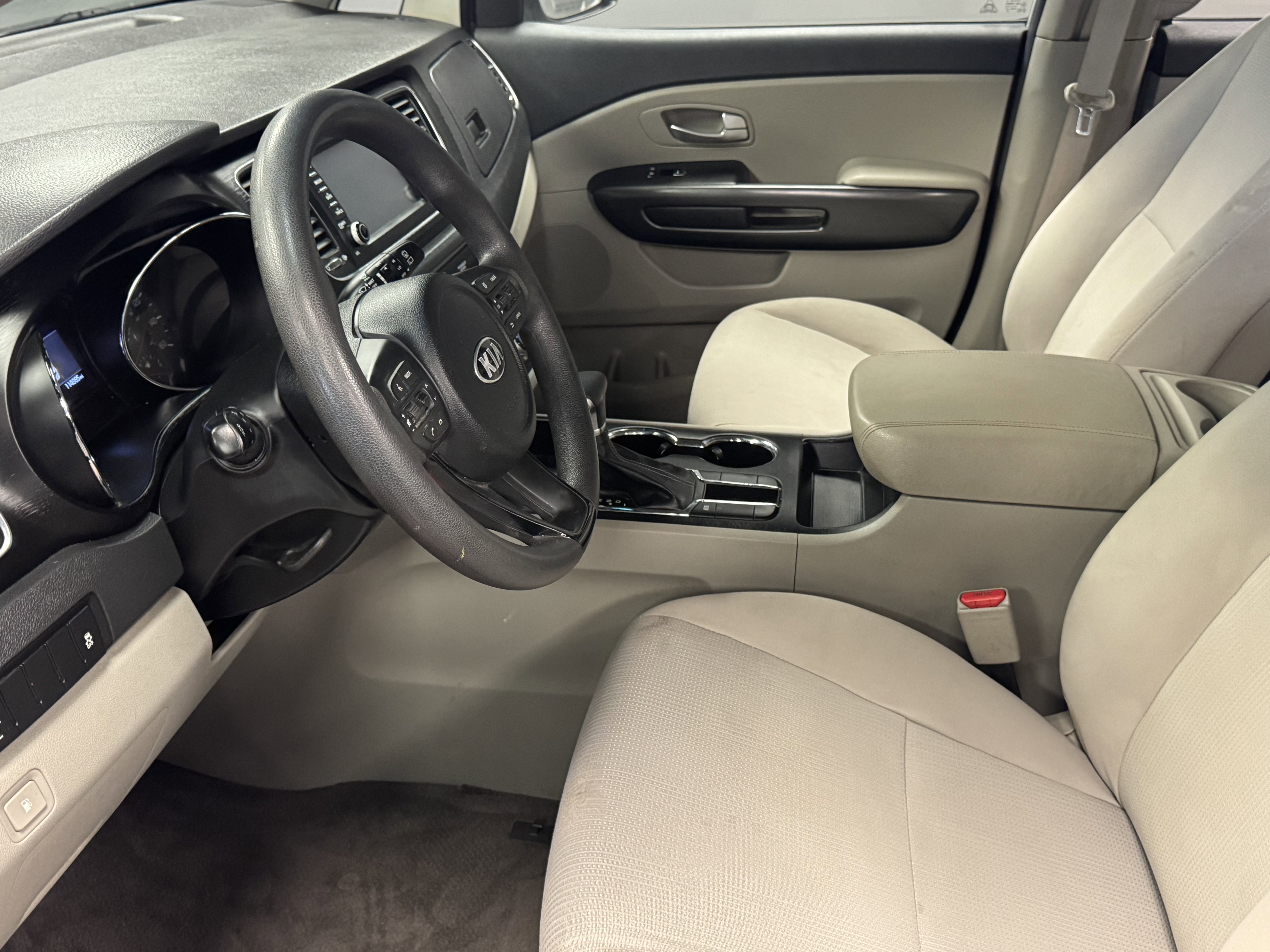 Used 2019 Kia Sedona L FWD image 9