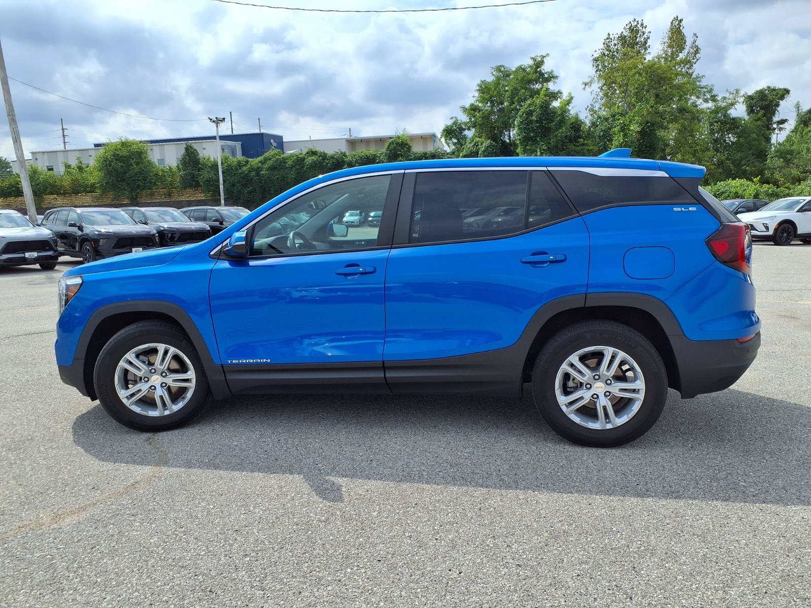 Used 2024 GMC Terrain SLE FWD image 32
