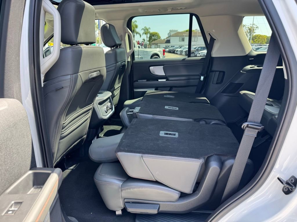 Used 2025 Ford Expedition Active AWD/4WD image 11