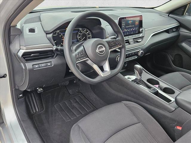 Used 2025 Nissan Altima 2.5 SV FWD image 10