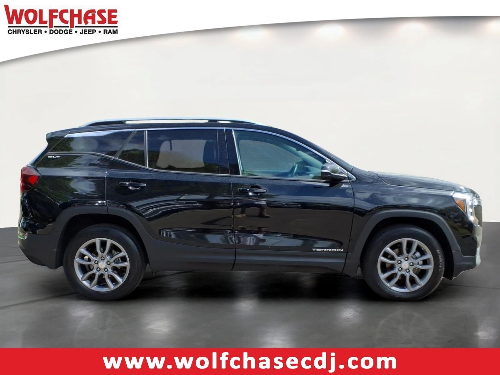 Used 2024 GMC Terrain SLT AWD/4WD image 6