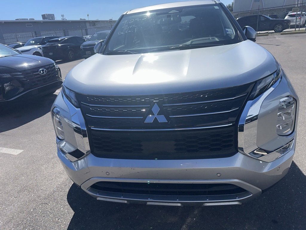 Used 2024 Mitsubishi Outlander SE image 6