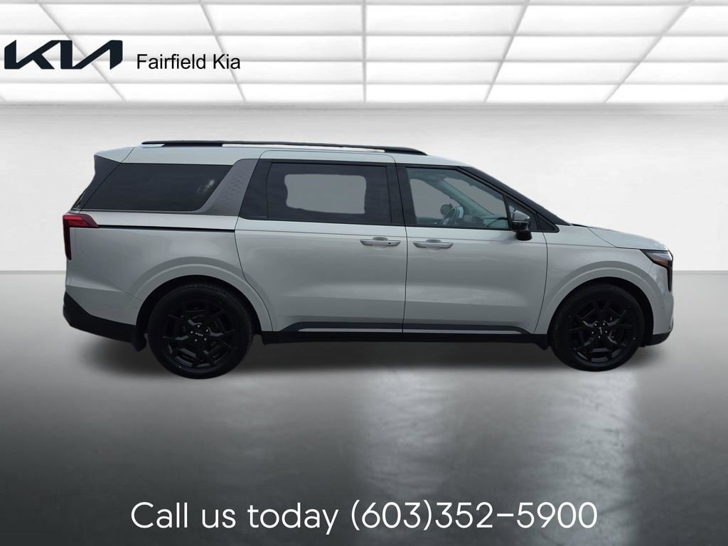Used 2025 Kia Carnival SX w/ SX Dark Edition Package FWD image 6