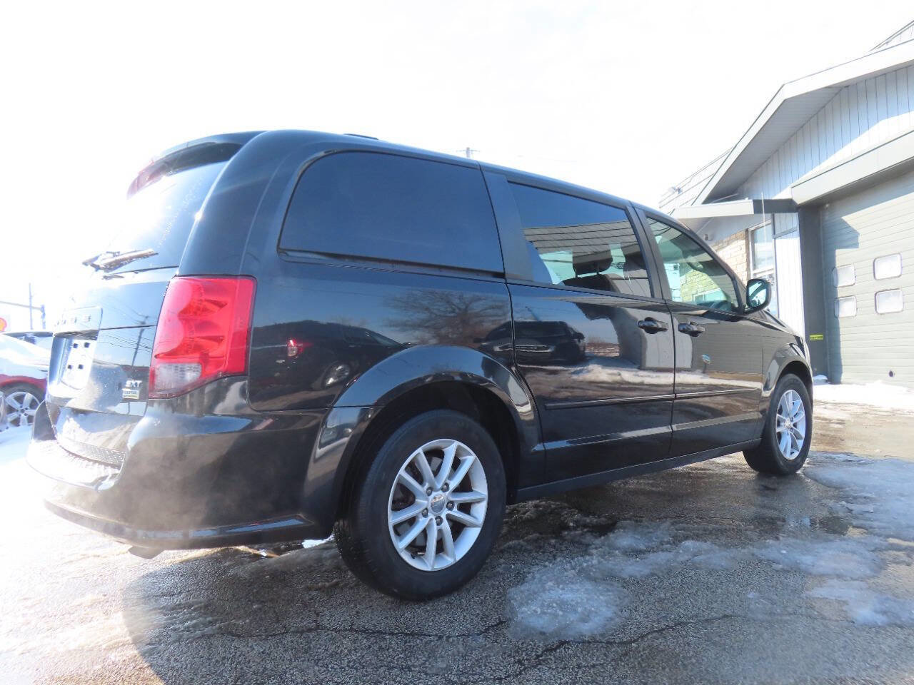 Used 2016 Dodge Grand Caravan SXT image 24