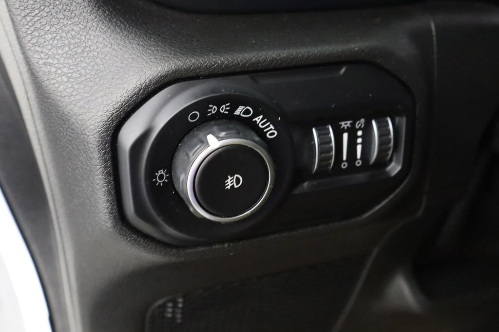 Used 2018 Jeep Wrangler Unlimited Sahara AWD/4WD image 22