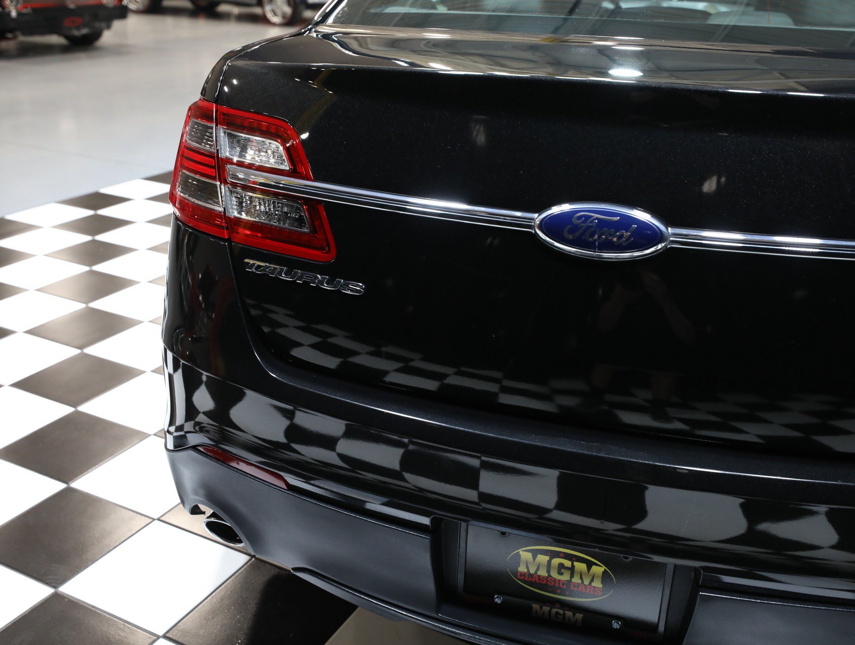 Used 2013 Ford Taurus SEL FWD image 20
