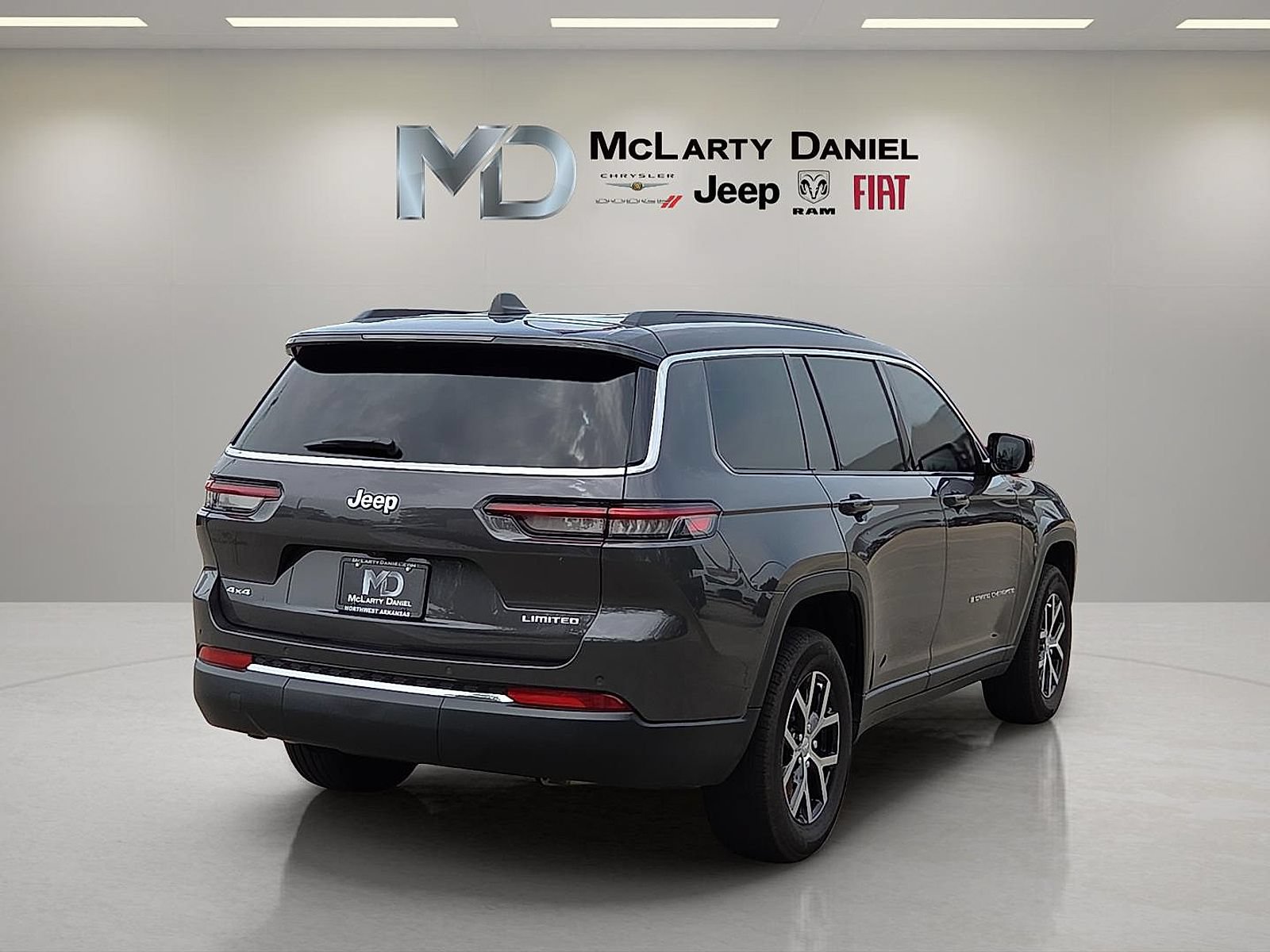 Used 2025 Jeep Grand Cherokee L Limited w/ Trailer Tow Package AWD/4WD image 5