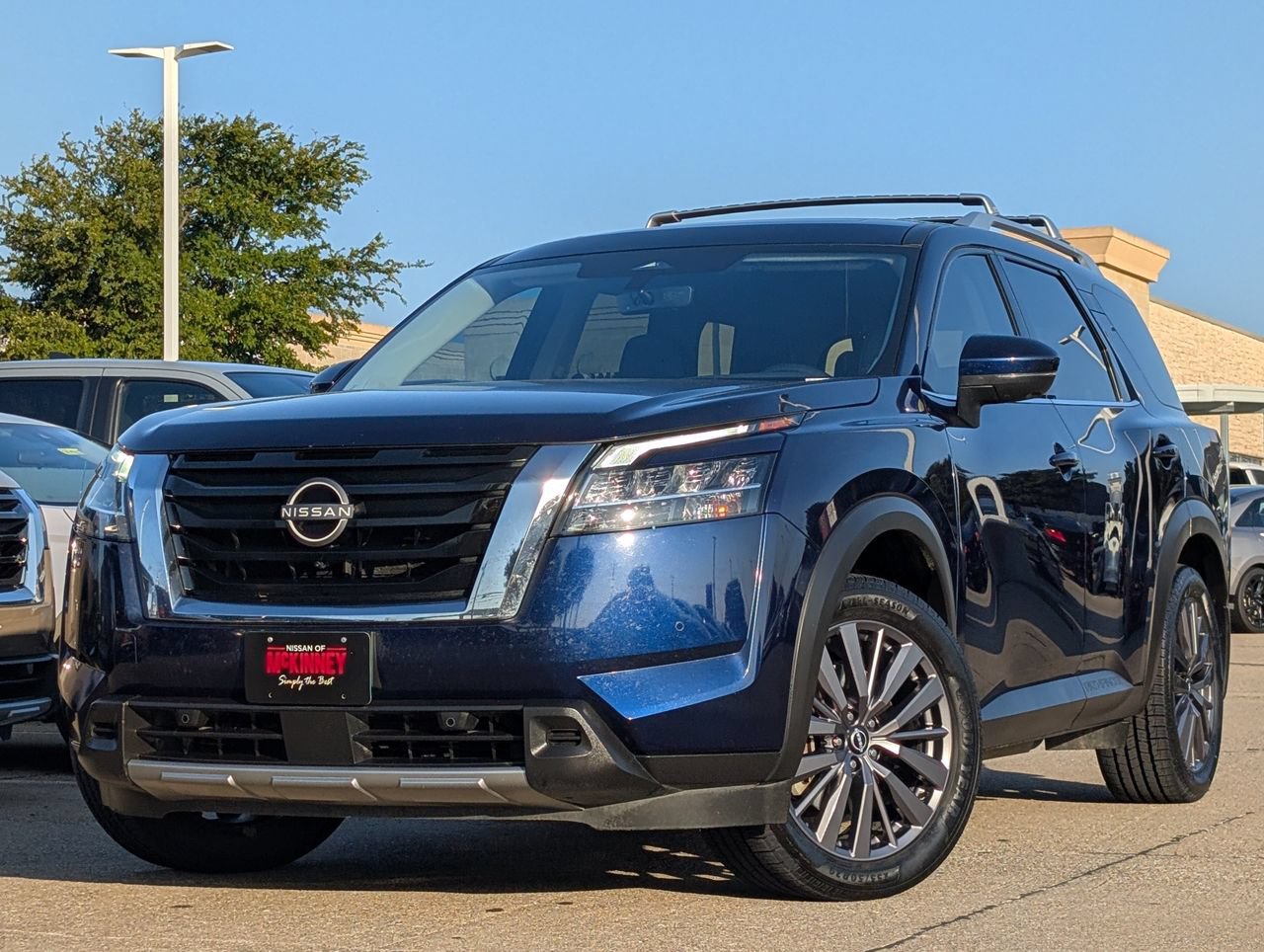Certified 2023 Nissan Pathfinder SL w/ SL Premium Package FWD image 2