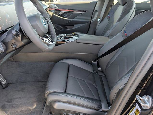 New 2026 BMW 550e xDrive w/ Premium Package AWD/4WD image 4