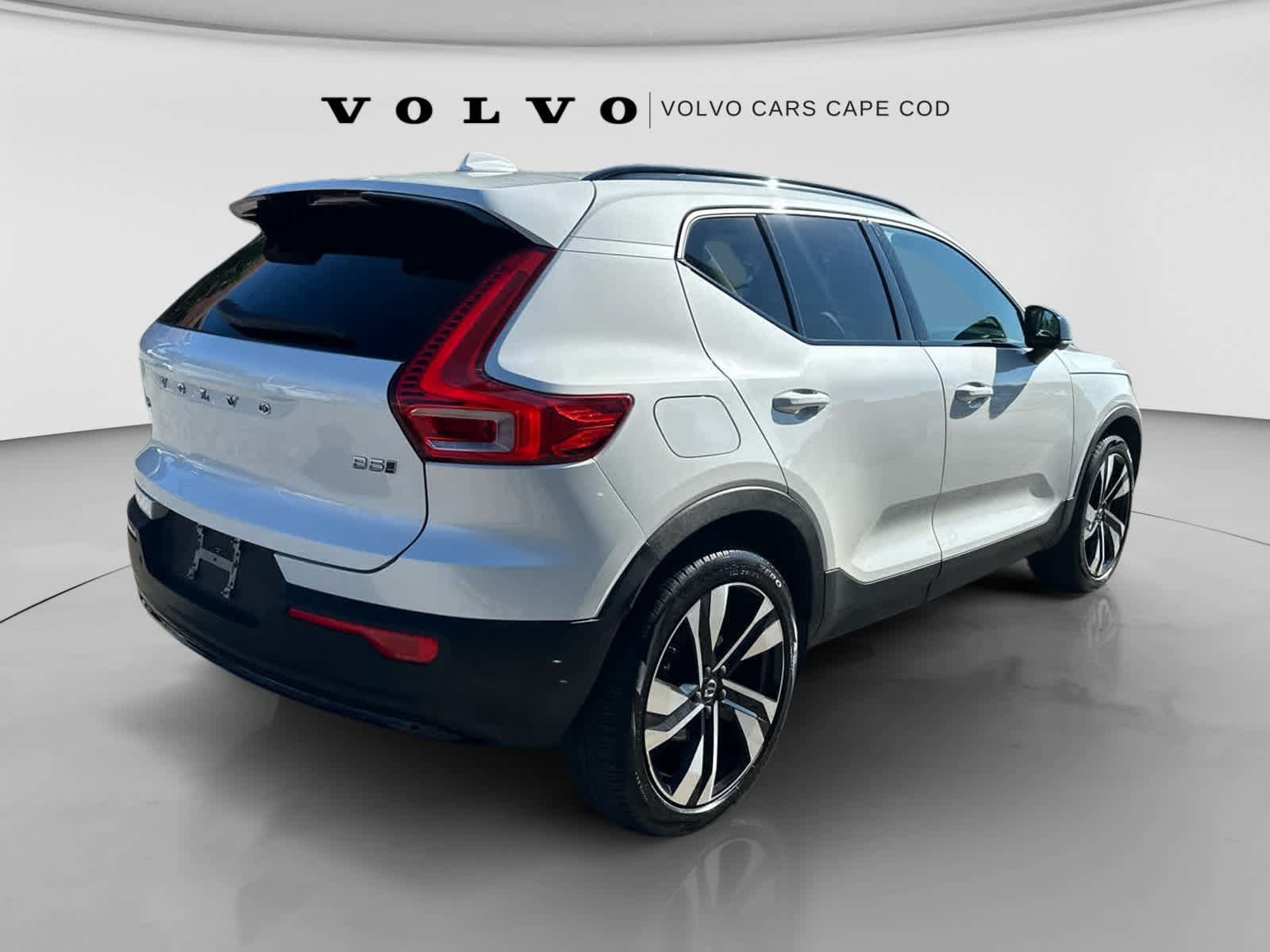 Used 2023 Volvo XC40 B5 Plus w/ Driver Assist Package AWD/4WD image 35