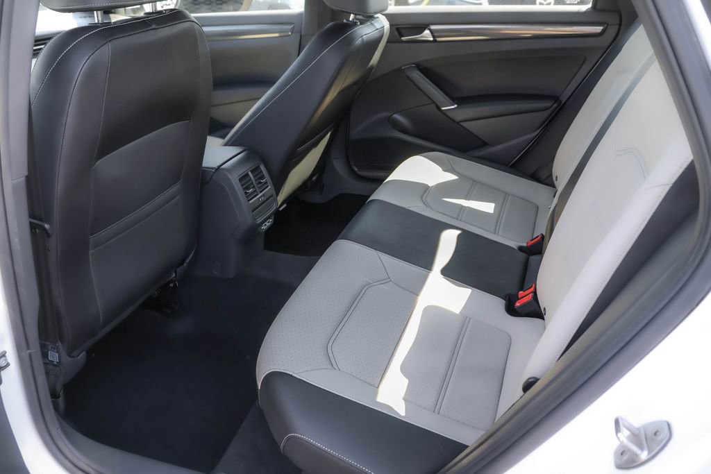 Used 2021 Volkswagen Passat 2.0T R-Line image 24