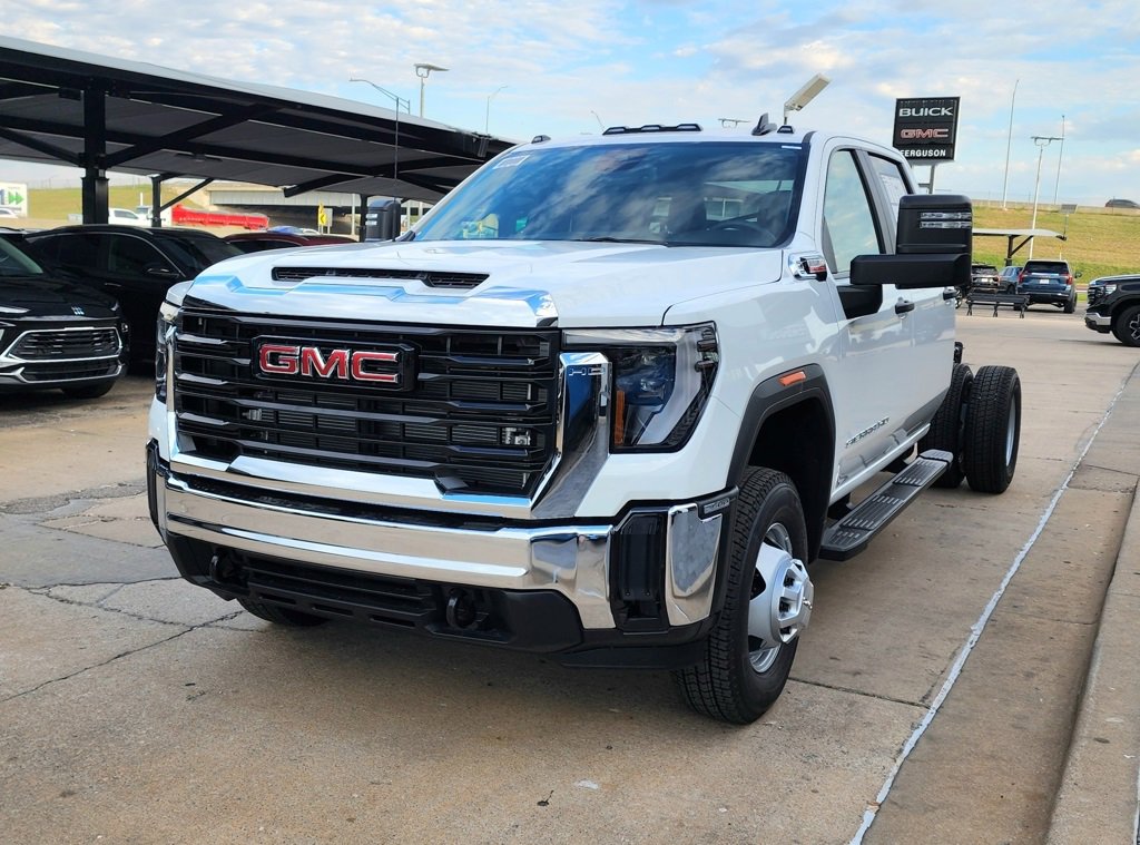 New 2026 GMC Sierra 3500 Pro w/ Convenience Package image 7