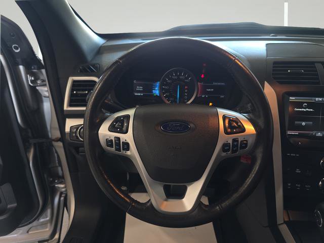 Used 2014 Ford Explorer XLT w/ Equipment Group 202A AWD/4WD image 14