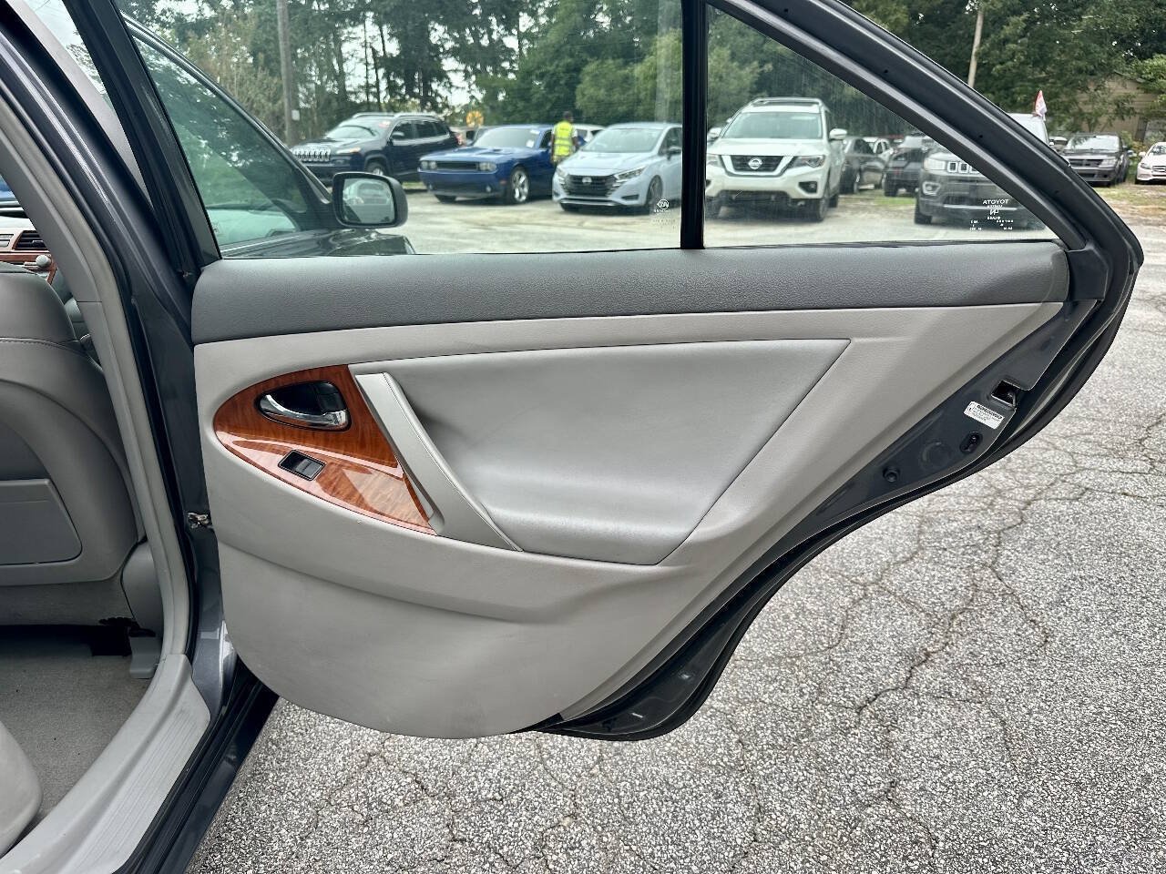 Used 2009 Toyota Camry XLE FWD image 15