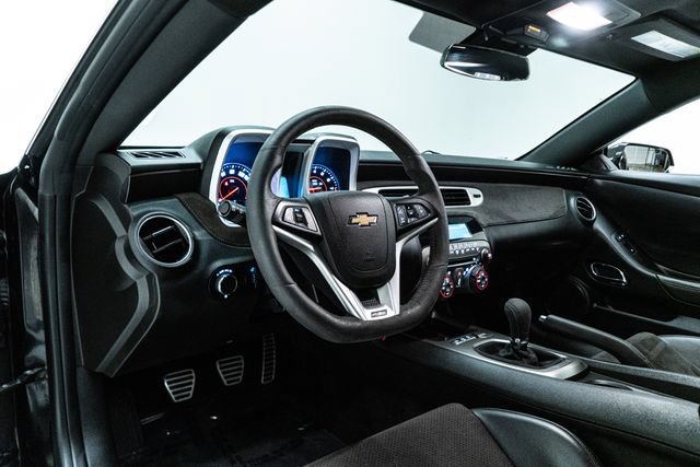 Used 2015 Chevrolet Camaro Z/28 RWD image 24