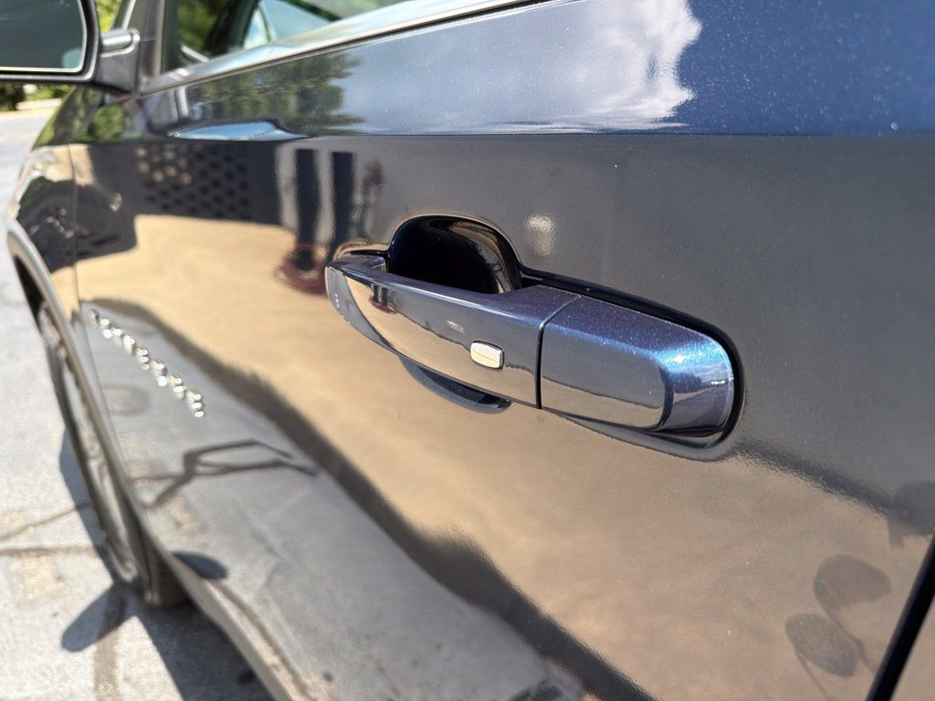 Used 2023 Chevrolet Traverse LT FWD image 12