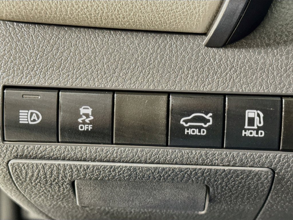 Used 2019 Toyota Camry XLE FWD image 17
