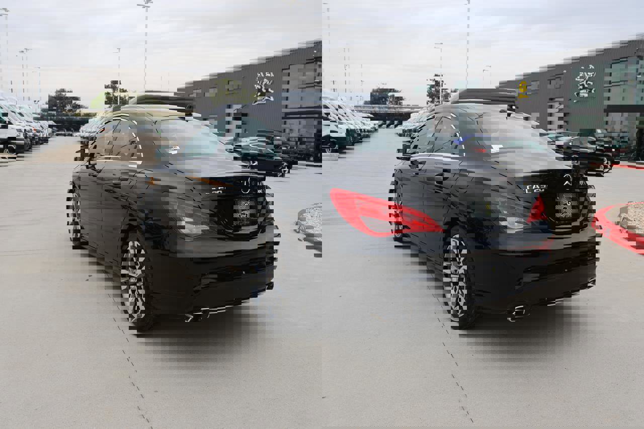 Used 2015 Mercedes-Benz CLA 250 image 3