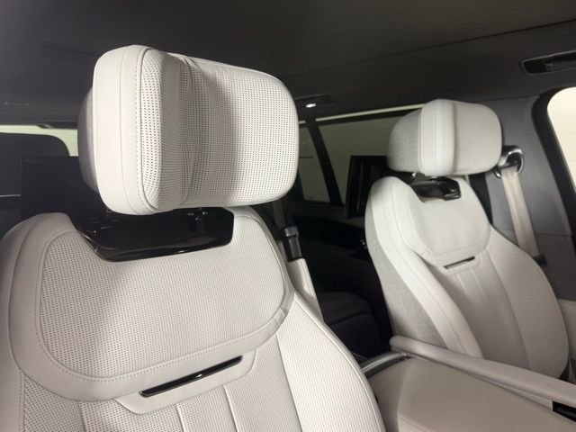 Used 2023 Land Rover Range Rover SV image 34