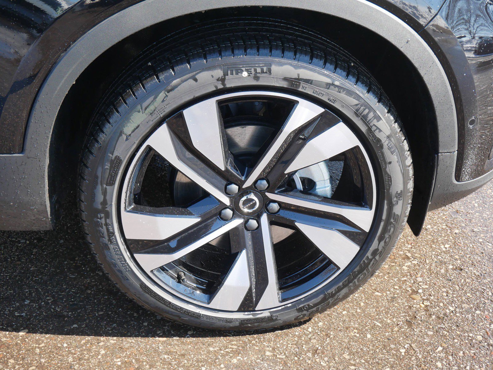 New 2026 Volvo XC40 B5 Plus w/ Climate Package AWD/4WD image 4