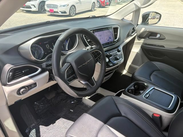 Used 2024 Chrysler Pacifica Touring-L FWD image 21