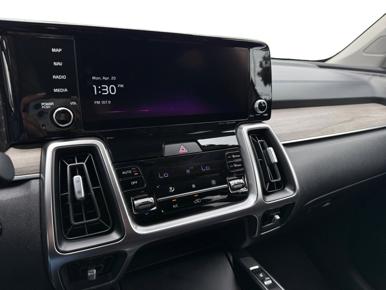 Used 2023 Kia Sorento EX w/ Panoramic Sunroof Package image 12