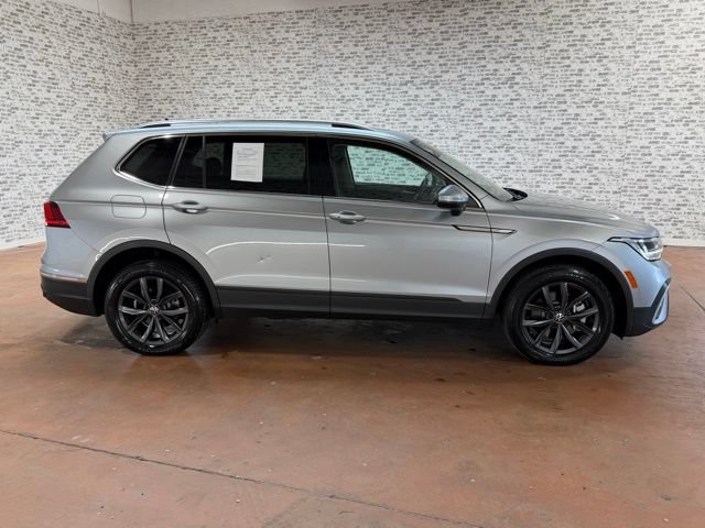 Used 2022 Volkswagen Tiguan SE w/ Panoramic Sunroof Package AWD/4WD image 6