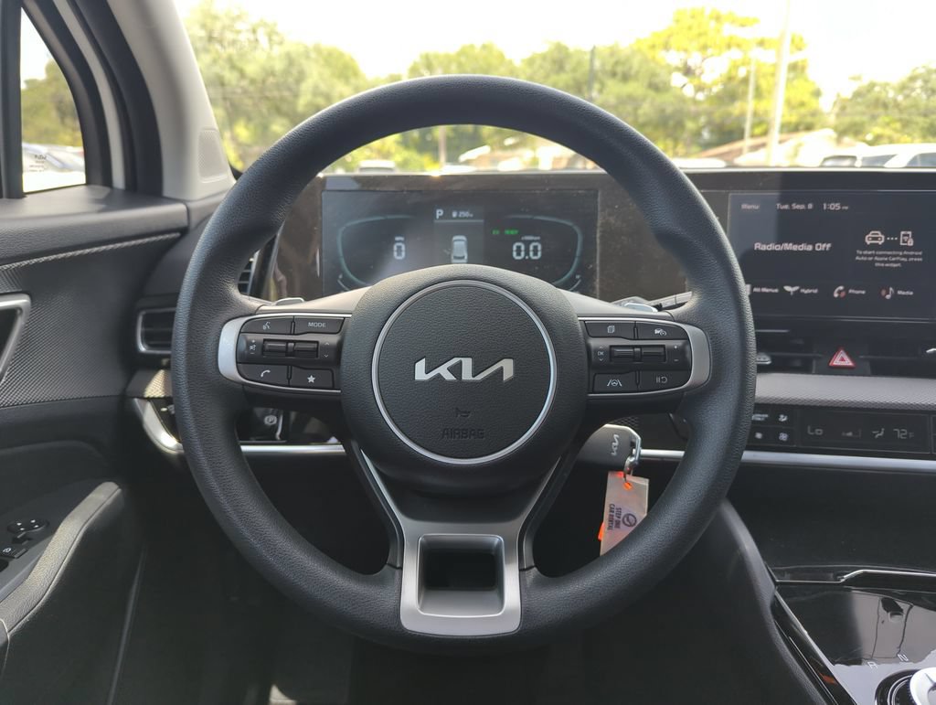 Used 2025 Kia Sportage LX FWD image 17