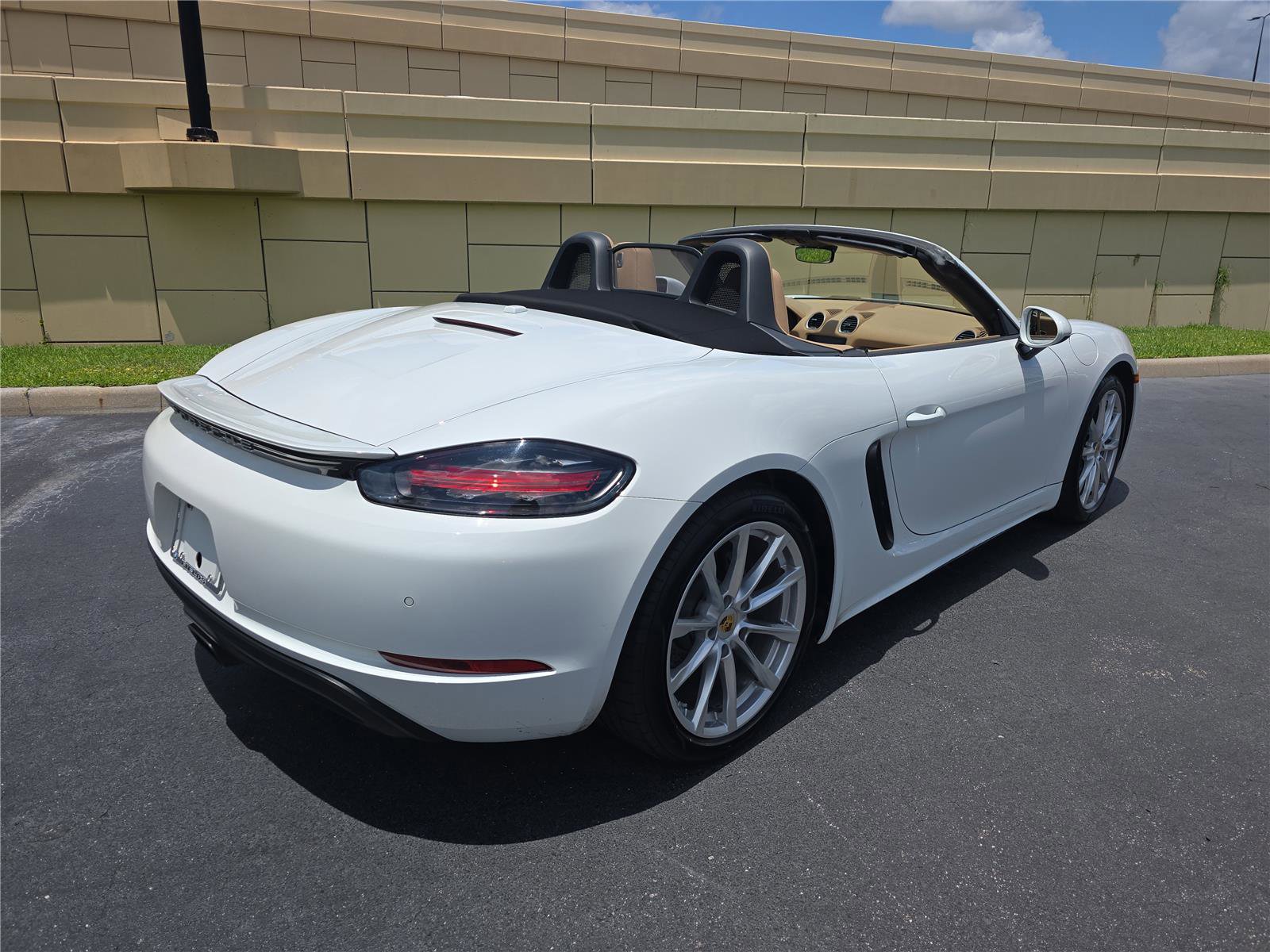 Used 2017 Porsche 718 Boxster RWD image 3