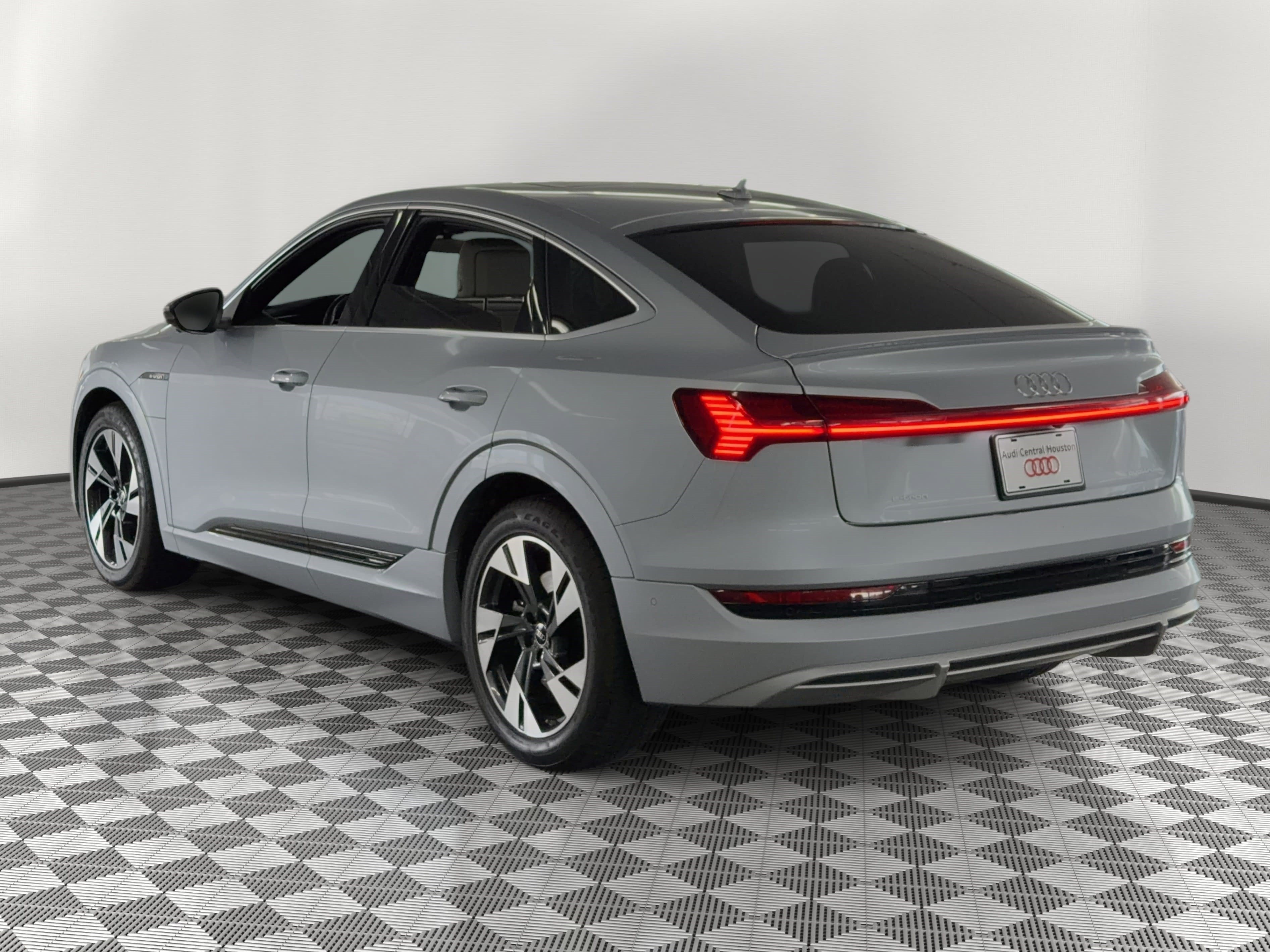 Certified 2023 Audi e-tron Premium Plus w/ Premium Plus Package AWD/4WD image 3