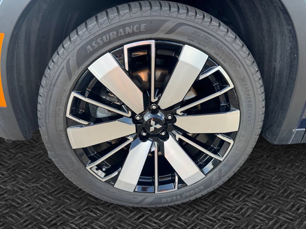 Used 2025 Mitsubishi Outlander AWD image 11