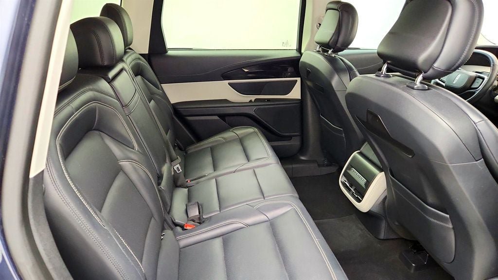 Used 2024 Lincoln Nautilus Premier AWD/4WD image 21