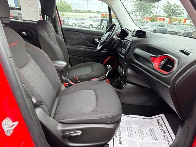 Used 2015 Jeep Renegade Trailhawk AWD/4WD image 19