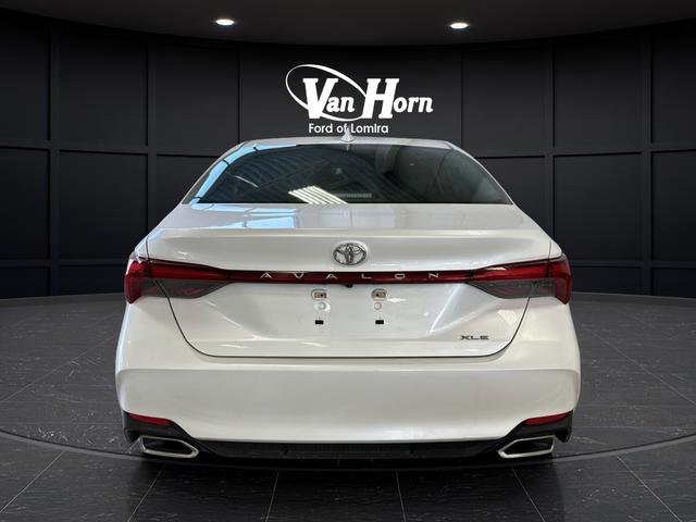 Used 2022 Toyota Avalon XLE image 12