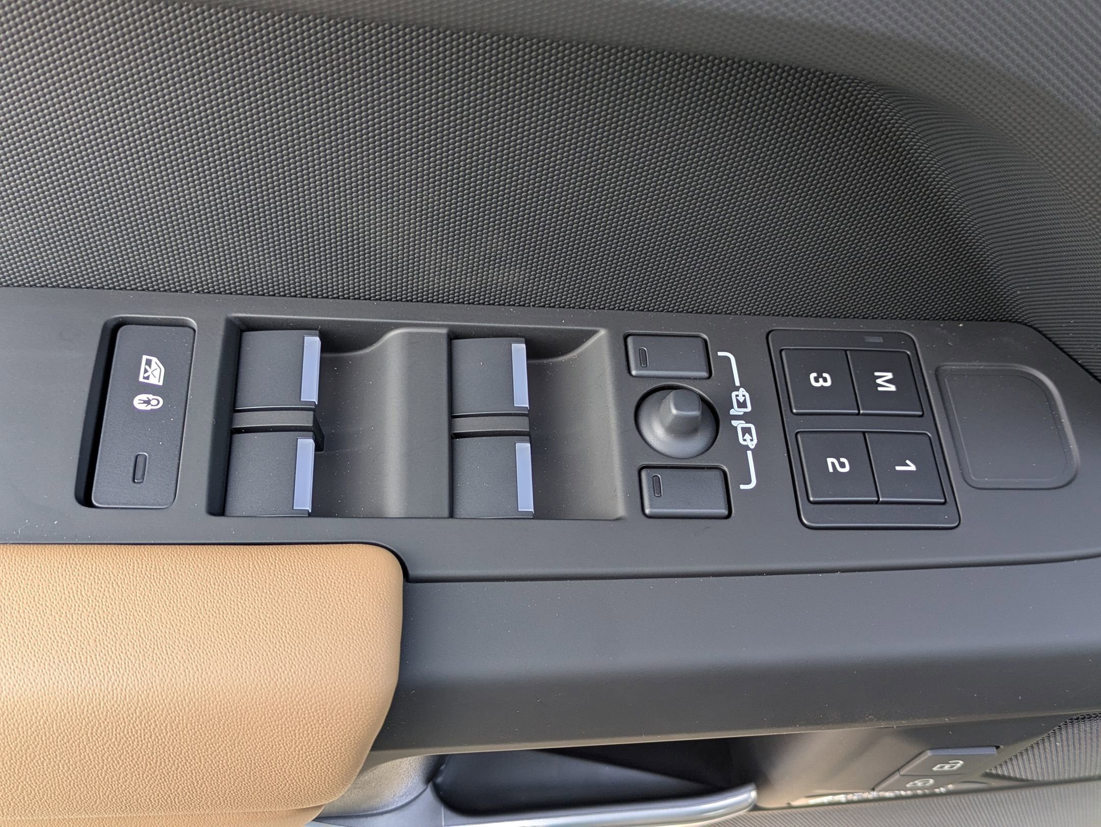 New 2026 Land Rover Defender 130 X-Dynamic SE image 22