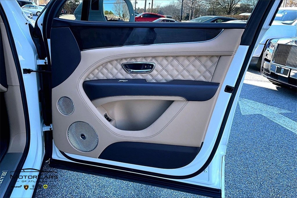 Used 2021 Bentley Bentayga image 21