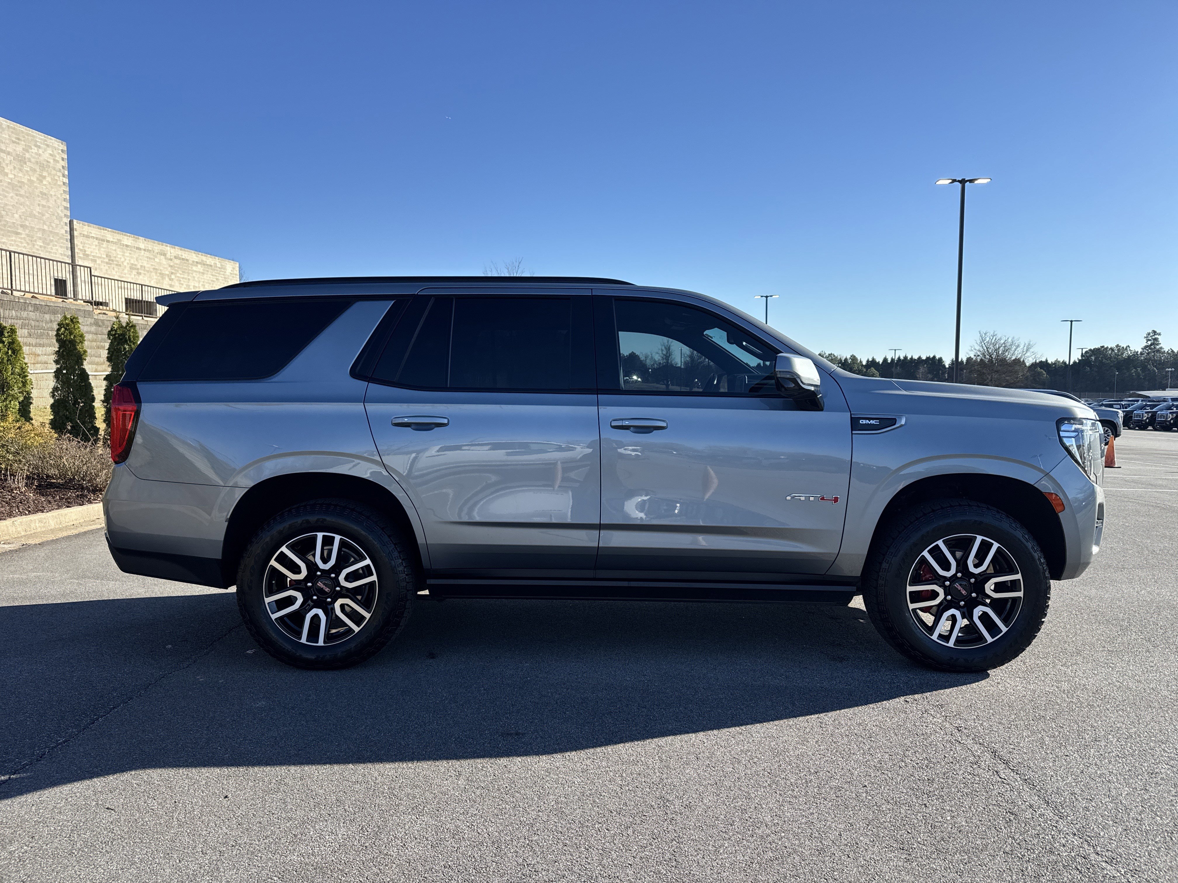 Used 2023 GMC Yukon AT4 w/ AT4 Premium Package image 11