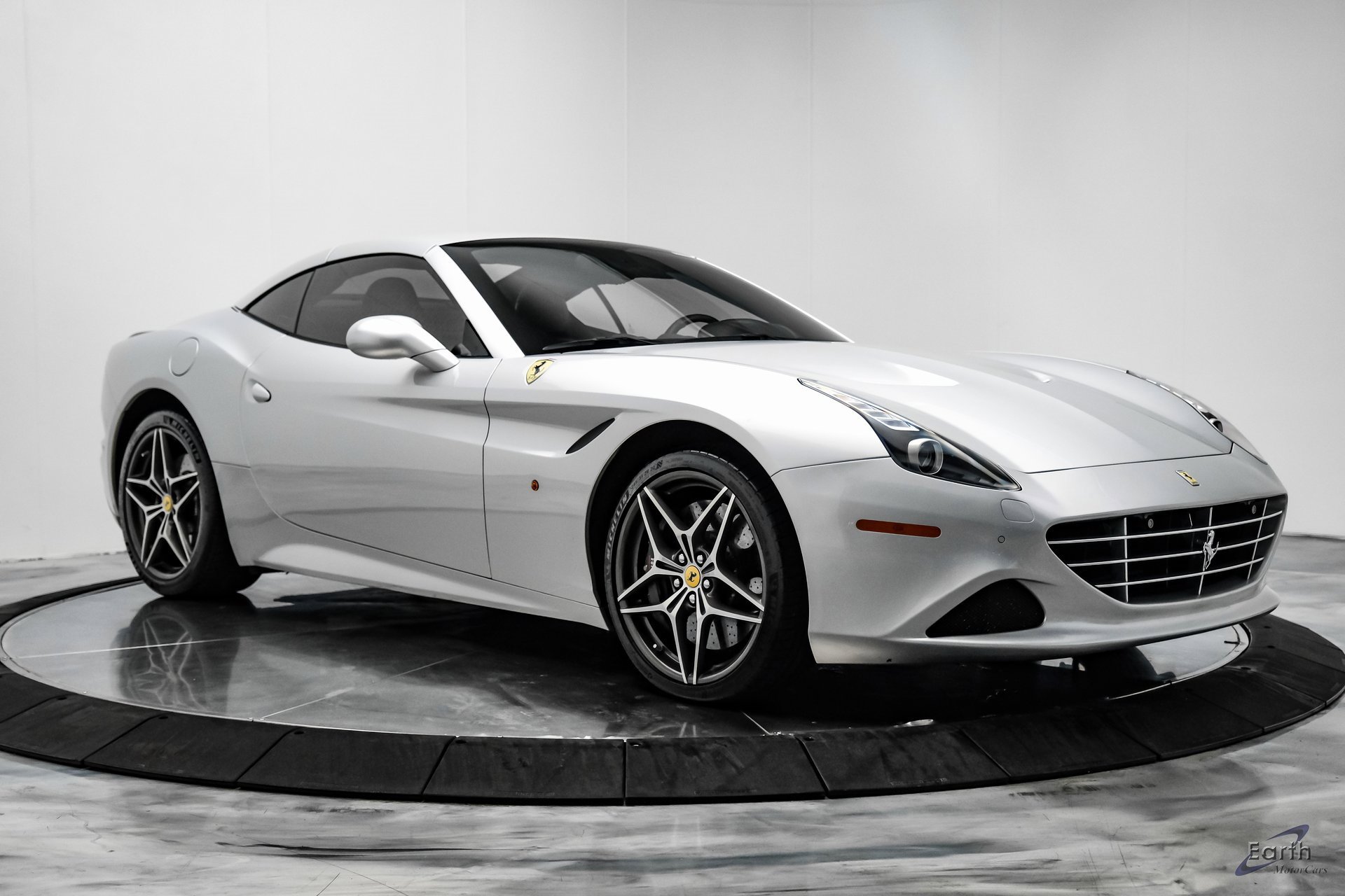 Used 2016 Ferrari California T image 31