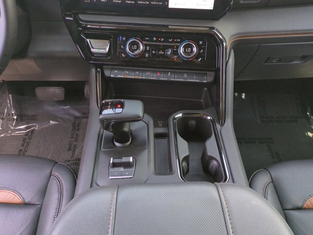 Used 2025 GMC Sierra 1500 AT4 w/ AT4 Premium Package AWD/4WD image 18