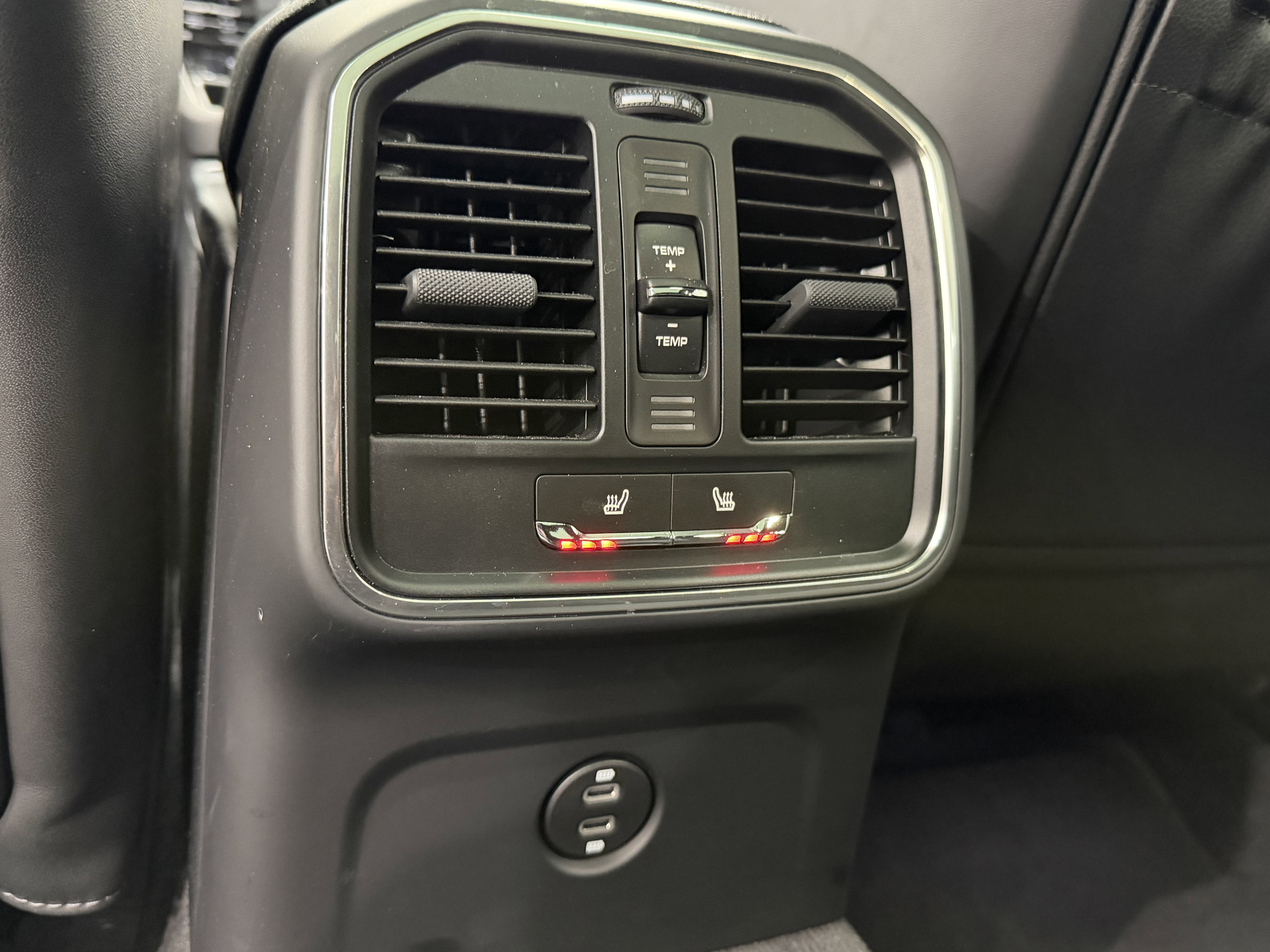 Certified 2025 Porsche Macan image 21