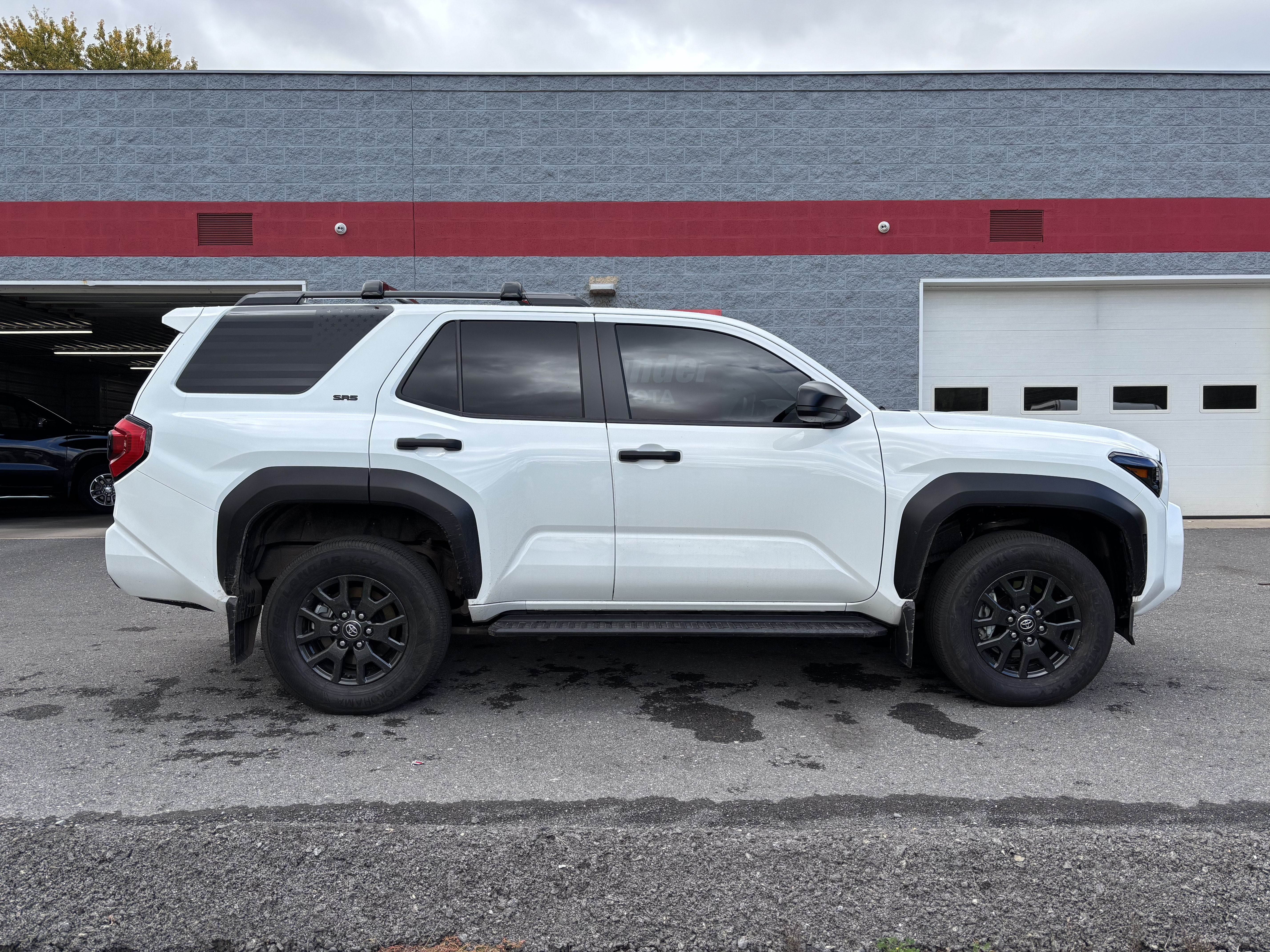 Certified 2025 Toyota 4Runner SR5 AWD/4WD image 2