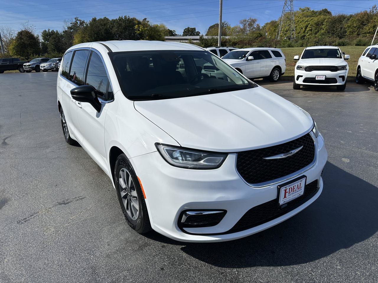 Used 2024 Chrysler Pacifica Limited FWD image 6