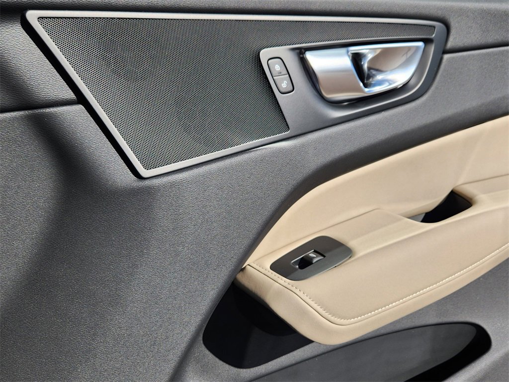 New 2026 Volvo XC60 B5 Plus w/ Protection Package Premier image 20